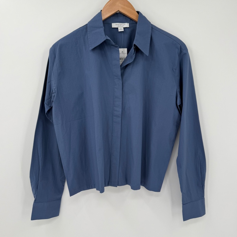 NWT Ann Taylor Weekend Blue Hidden Button Front Cropped Shirt XS Stretch Cotton